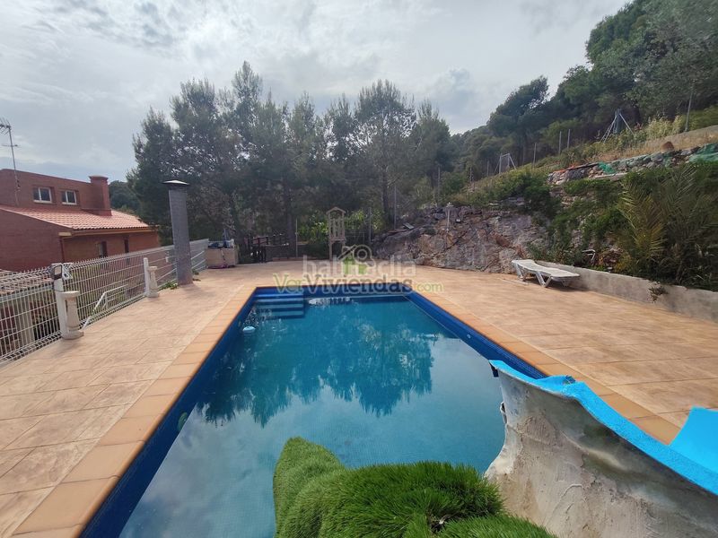 Foto a6ddea81-8427-4ac1-8b7f-898399200f08. Casa amb xemeneia calefacció aparcament piscina a Begues