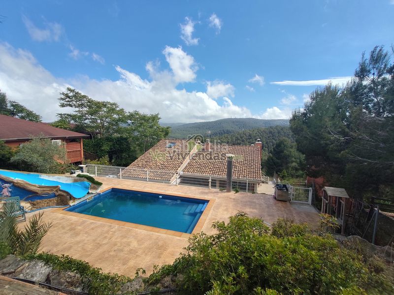 Foto afe90955-f1bb-4fc7-9a24-282cf594fc33. Casa amb xemeneia calefacció aparcament piscina a Begues