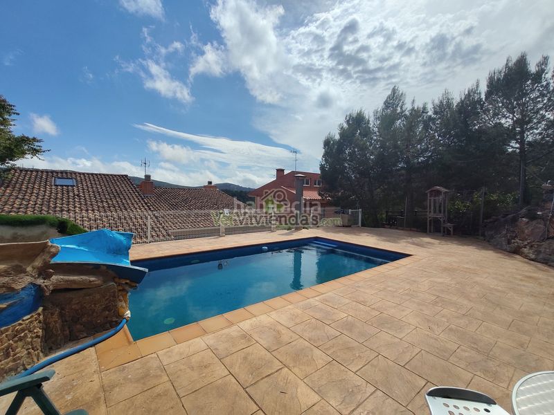 Foto f0d406a3-1b12-43e1-b422-44811597c5dd. Casa amb xemeneia calefacció aparcament piscina a Begues