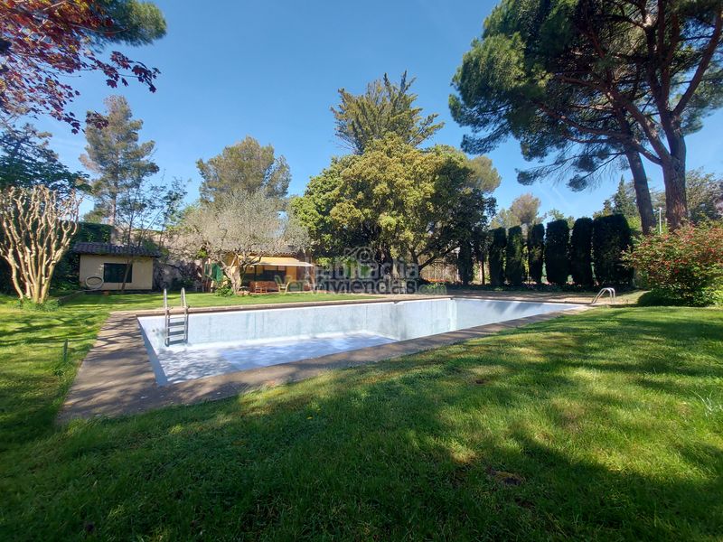 Foto 156a065d-a309-4d27-b93d-6634a2c15c96. Casa amb xemeneia aparcament piscina a Piera