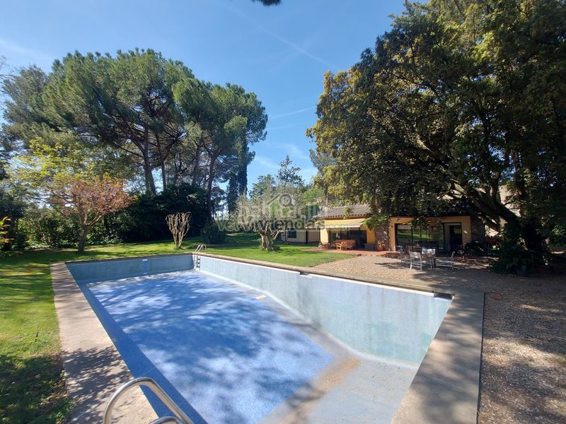 Foto 426d9810-da91-4f39-9b6a-5d754982a500. Casa amb xemeneia aparcament piscina a Piera