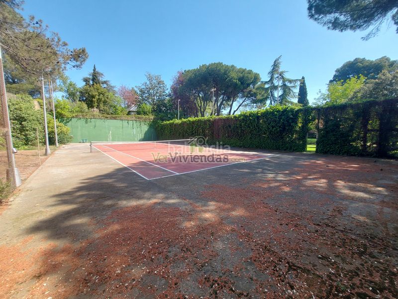 Foto 49ee7ed2-7254-4cb6-b0cf-68375e8b827e. Casa amb xemeneia aparcament piscina a Piera
