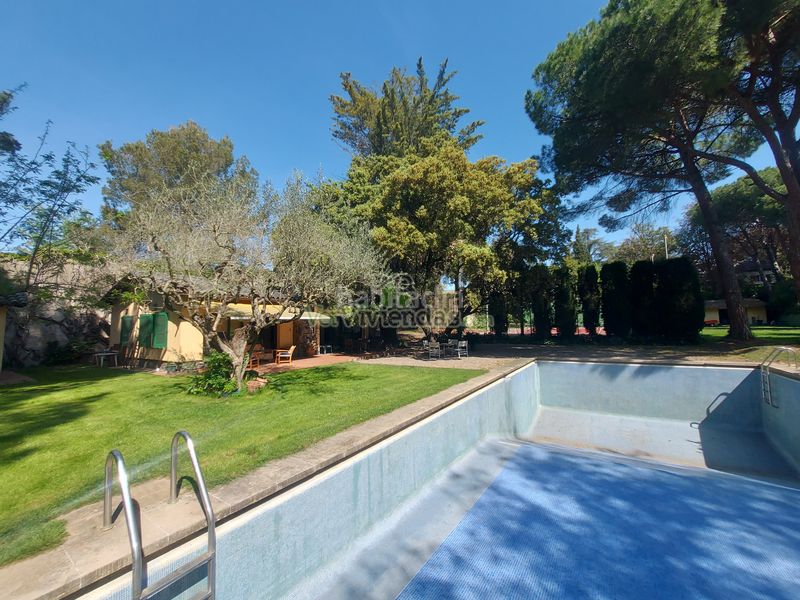 Foto 6ab8bfd6-d4e9-4af7-a263-d7ba23863e13. Casa amb xemeneia aparcament piscina a Piera