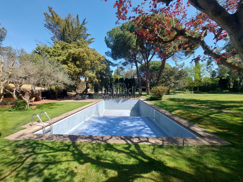 Foto 93a90721-c5ba-4c15-ae45-369d19262f64. Casa amb xemeneia aparcament piscina a Piera