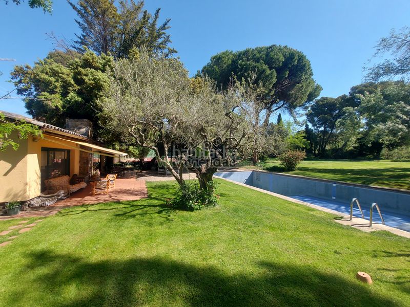 Foto a335825f-12df-4a5d-a0bb-d4b1af5cde6e. Casa amb xemeneia aparcament piscina a Piera