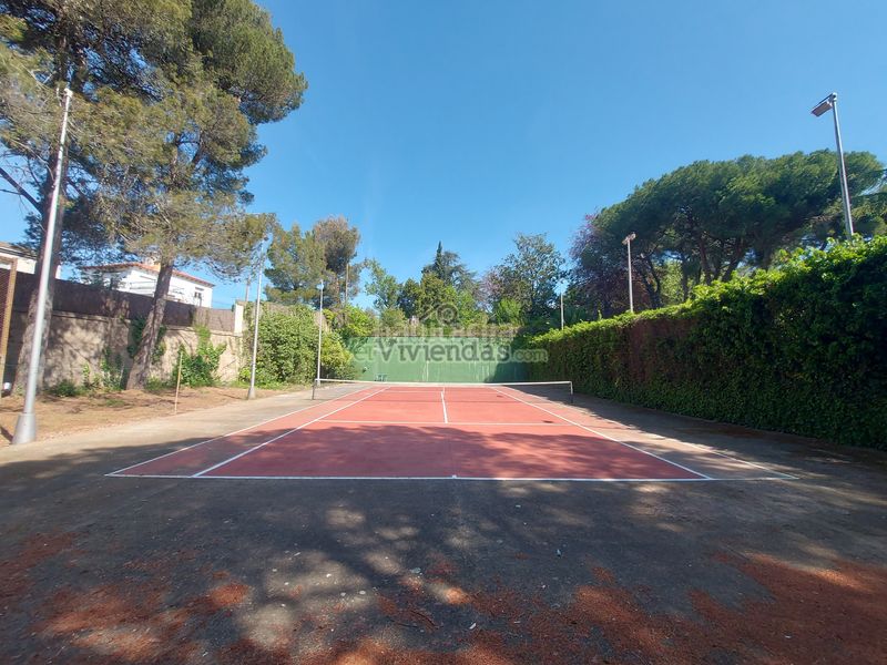 Foto b3a356ee-4721-49f9-b377-8c657274aaa2. Casa amb xemeneia aparcament piscina a Piera