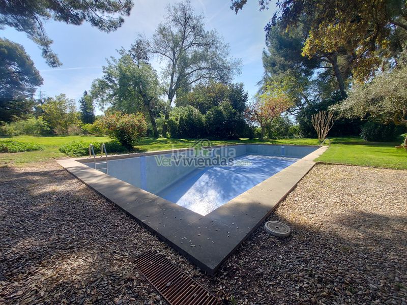 Foto ea679571-ff61-43fb-9eec-c6b6309d3a1f. Casa amb xemeneia aparcament piscina a Piera