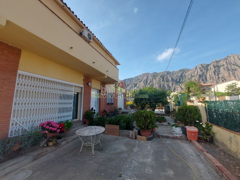 Foto 1217e837-9b3a-4260-b418-60281c12b30e. Maison avec chauffage parking dans Collbató