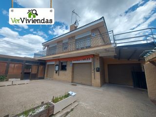 House in Vallirana. Casa con vivienda y local comercial