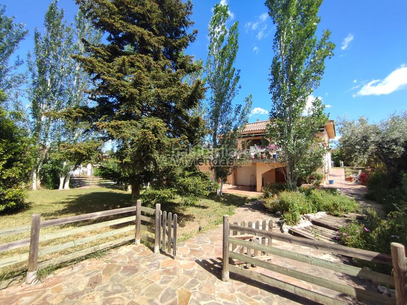 Foto 0a8f5751-1ac3-4a7b-8b74-d343ab65d5d3. Casa amb xemeneia calefacció piscina a Can Rial Esparreguera