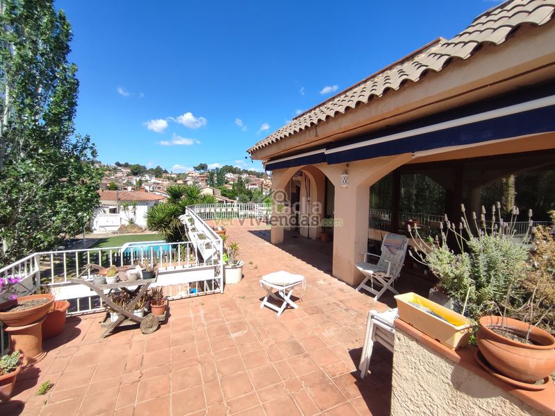 Foto 54b65fbd-c0bf-4876-93c7-006492fe9765. Casa amb xemeneia calefacció piscina a Can Rial Esparreguera