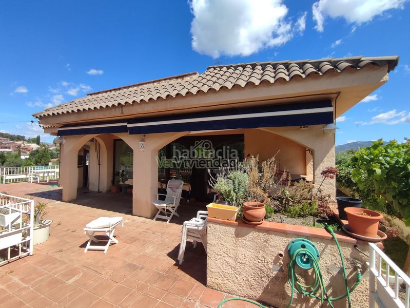 Foto 7301cd02-f6eb-4ec5-a2bf-12598159e951. Casa amb xemeneia calefacció piscina a Can Rial Esparreguera