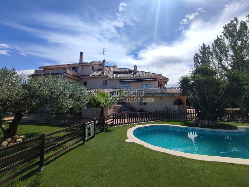 Foto 81a12a3f-1c93-4823-b44b-8390907d7fe7. Casa amb xemeneia calefacció piscina a Can Rial Esparreguera