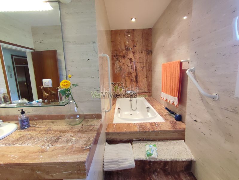 Foto 82286122-35a3-408d-a241-9fee2efb00ea. Casa amb xemeneia calefacció piscina a Can Rial Esparreguera