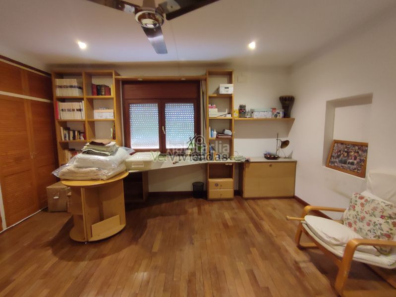 Foto a339a782-7f6c-4439-84be-df5da0e89854. Casa amb xemeneia calefacció piscina a Can Rial Esparreguera