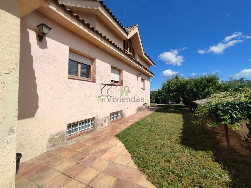 Foto d7b97d9a-e30d-42d4-b6a7-917d0e38e0b5. Casa amb xemeneia calefacció piscina a Can Rial Esparreguera