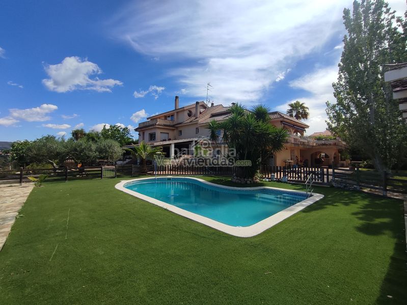Foto e355c3dc-3e8f-47a0-9c48-89bebd4777ab. Casa amb xemeneia calefacció piscina a Can Rial Esparreguera