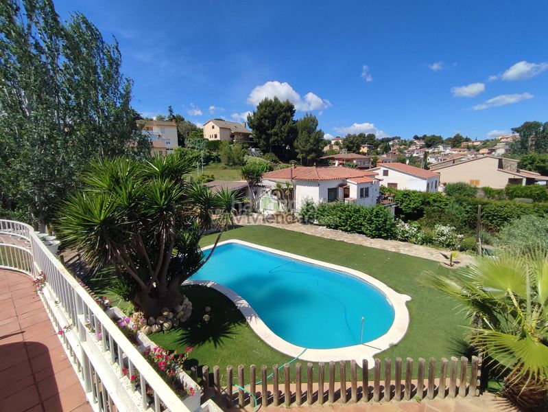 Foto fb0e3305-f5f2-44d1-9167-14d1ae2ad60b. Casa amb xemeneia calefacció piscina a Can Rial Esparreguera