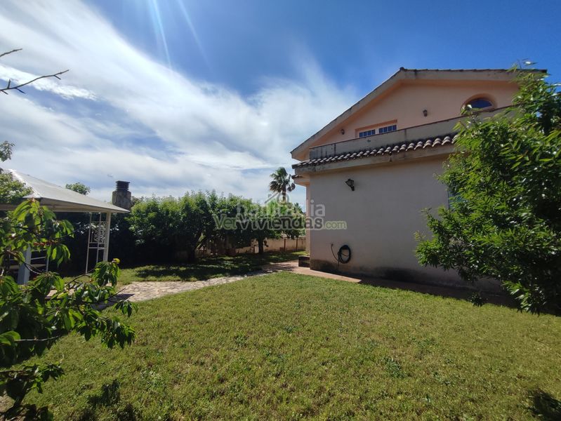 Foto fcc9e525-aae1-438b-abfd-d9cd9784c72a. Casa amb xemeneia calefacció piscina a Can Rial Esparreguera