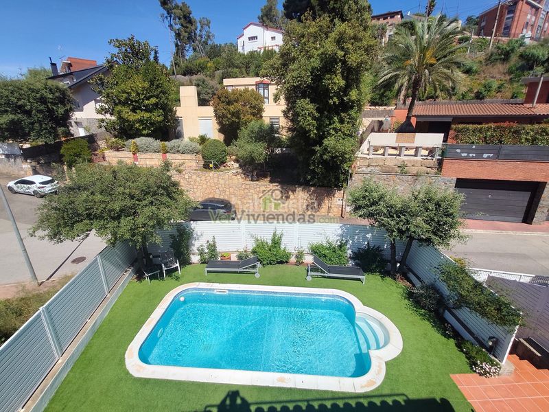 Foto 01a610a6-823e-4956-8933-5856f4d8507e. Casa amb xemeneia calefacció aparcament piscina a Corbera de Llobregat
