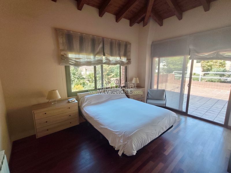 Foto 035da5f0-c04d-41c8-8367-e1c3dd6d0f9e. Casa amb xemeneia calefacció aparcament piscina a Corbera de Llobregat