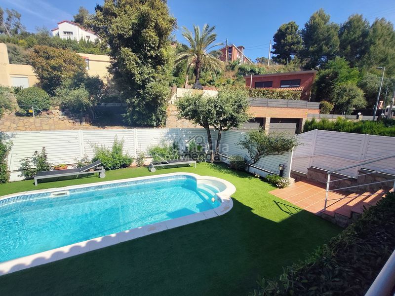 Foto 0b859846-bfd9-40c4-ae8f-7a334ef38b30. Casa amb xemeneia calefacció aparcament piscina a Corbera de Llobregat