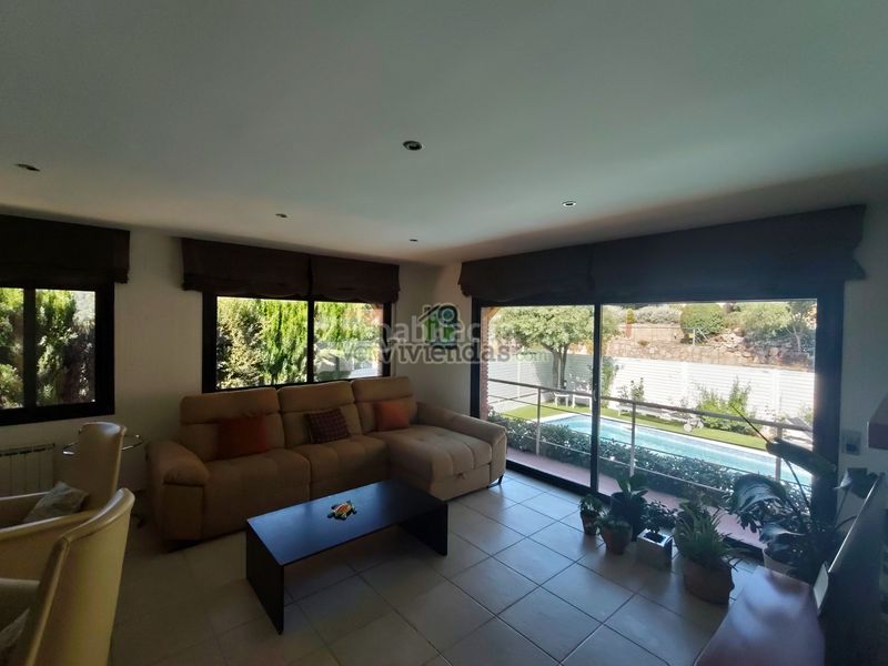 Foto 1831616e-3408-436d-89c6-d46689a26dc5. Casa amb xemeneia calefacció aparcament piscina a Corbera de Llobregat