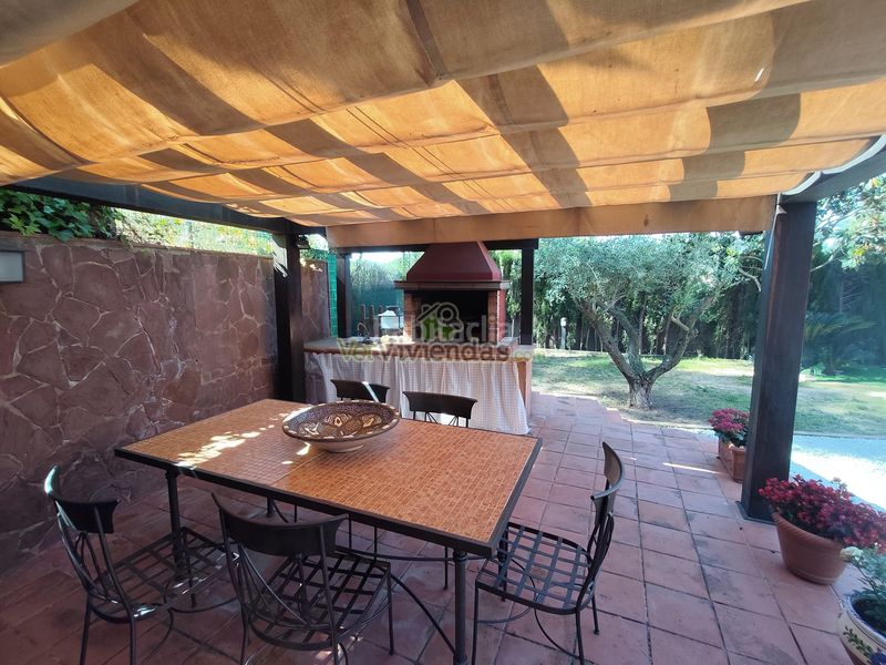 Foto 1a7eb785-7f89-45a7-8eb2-ff6181ef79a2. Casa amb xemeneia calefacció aparcament piscina a Corbera de Llobregat