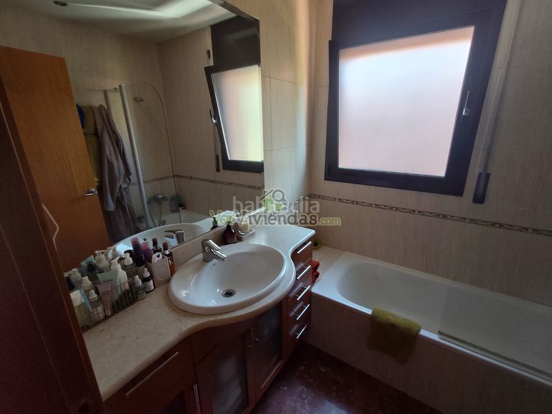 Foto 1bb98fd0-5dde-403d-bbe7-b4a39d2a47af. Casa amb xemeneia calefacció aparcament piscina a Corbera de Llobregat