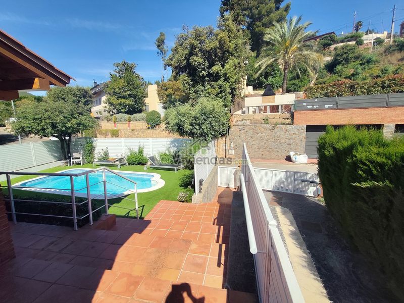 Foto 27b4e4ba-f57b-4c63-81a0-48965b4d06ce. Casa amb xemeneia calefacció aparcament piscina a Corbera de Llobregat