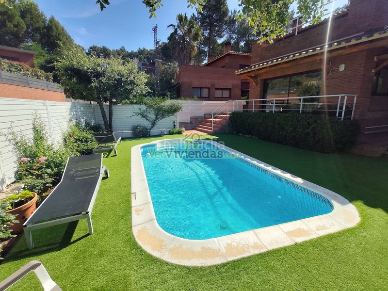 Foto 3e49804c-c6a5-4ace-acc9-f4910cb0ae80. Casa amb xemeneia calefacció aparcament piscina a Corbera de Llobregat