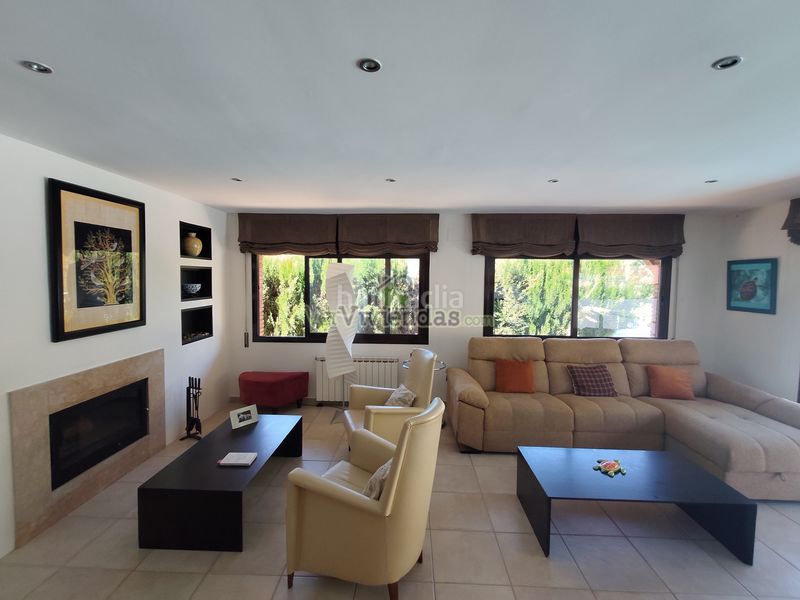 Foto 53ceb583-e2db-47ed-97e8-528464a0ff29. Casa amb xemeneia calefacció aparcament piscina a Corbera de Llobregat