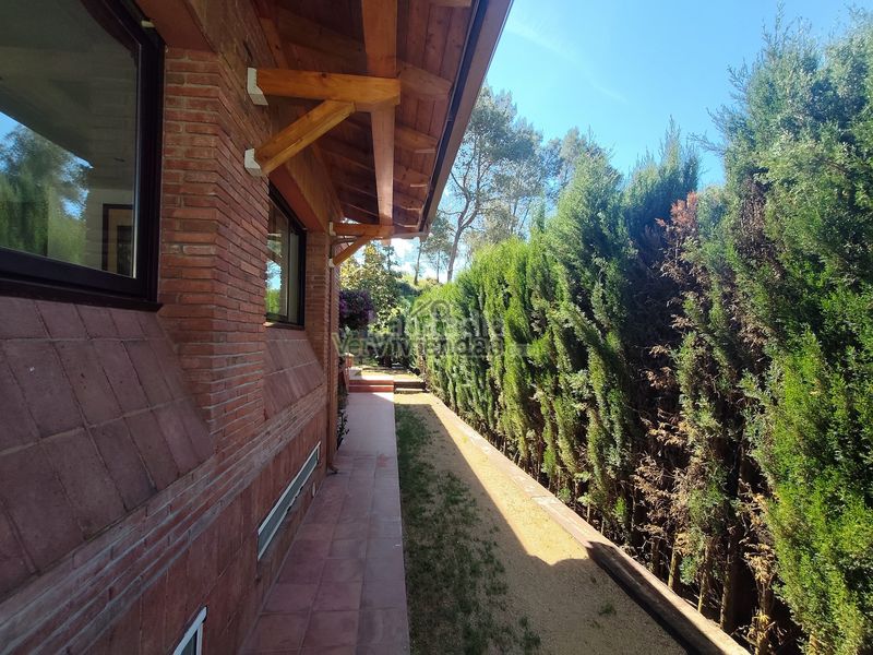 Foto 5f648436-7925-4ddd-9d6d-294553cc5c2c. Casa amb xemeneia calefacció aparcament piscina a Corbera de Llobregat
