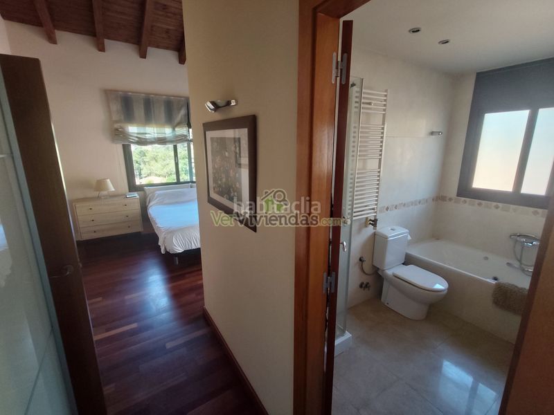 Foto 6328022d-8dd9-4dbf-854e-0b8461484a4c. Casa amb xemeneia calefacció aparcament piscina a Corbera de Llobregat