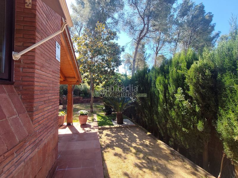 Foto 9fe51580-3c6f-4e15-9e0e-40fc78f3dfd0. Casa amb xemeneia calefacció aparcament piscina a Corbera de Llobregat
