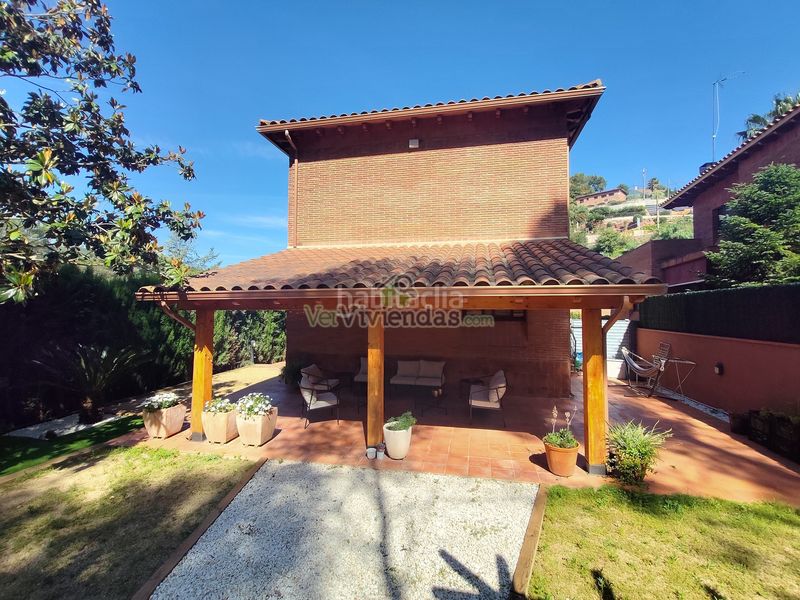 Foto a49542bd-5e53-4bc2-b527-2ac8eafb5d19. Casa amb xemeneia calefacció aparcament piscina a Corbera de Llobregat