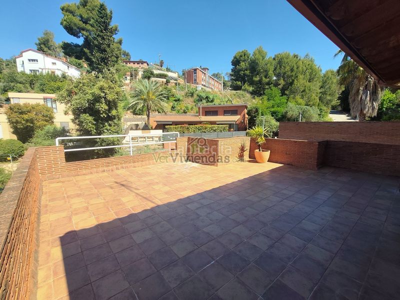 Foto babc1da9-13d3-439d-80aa-9bf4c0dbfa13. Casa amb xemeneia calefacció aparcament piscina a Corbera de Llobregat