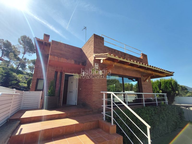 Foto c0689d88-9aa7-4605-9f86-0445e5d310c7. Casa amb xemeneia calefacció aparcament piscina a Corbera de Llobregat