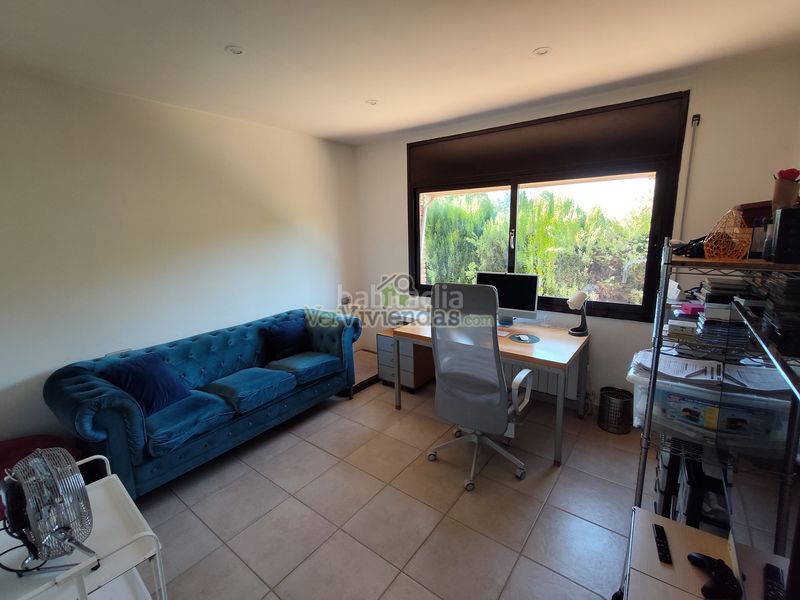 Foto c52a6761-e04e-4c64-b6fc-ba15da2875b8. Casa amb xemeneia calefacció aparcament piscina a Corbera de Llobregat