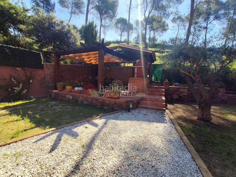 Foto cfff07a2-5833-46f0-bfc8-23d911be3916. Casa amb xemeneia calefacció aparcament piscina a Corbera de Llobregat
