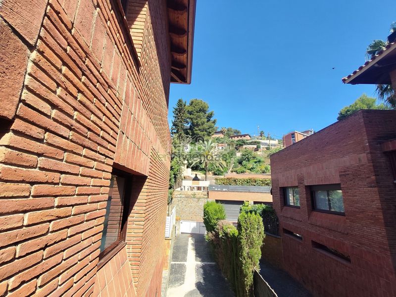 Foto d18df212-fbc6-4d35-afbb-83beb699a644. Casa amb xemeneia calefacció aparcament piscina a Corbera de Llobregat