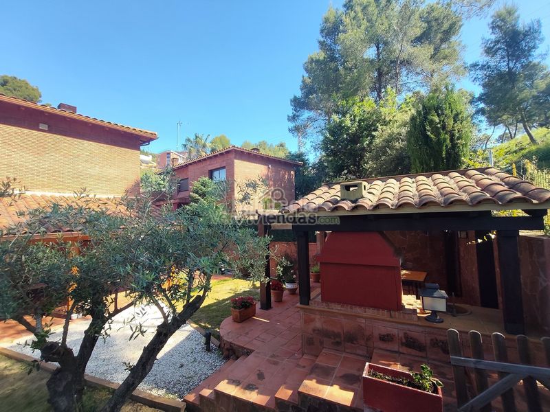 Foto d81a3a4f-7f09-4234-9133-4ff90ea4a56f. Casa amb xemeneia calefacció aparcament piscina a Corbera de Llobregat