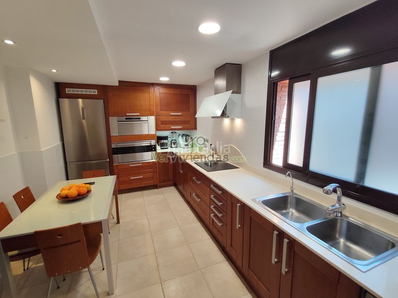 Foto f7e1d89c-62e2-48b1-becc-fe06e246fbb2. Casa amb xemeneia calefacció aparcament piscina a Corbera de Llobregat