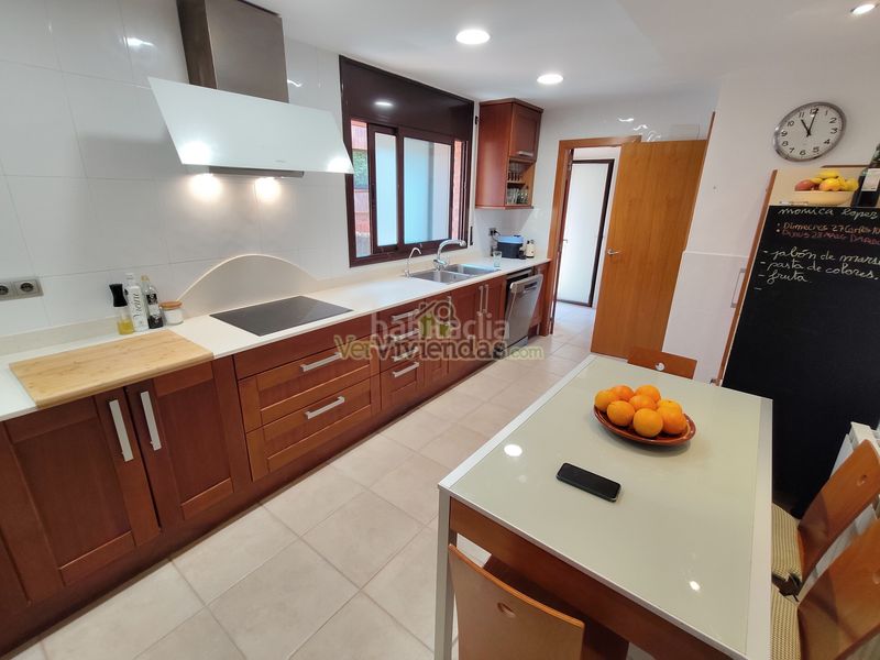 Foto ff3dde28-8f39-4a5e-b602-3f1d1ea8f888. Casa amb xemeneia calefacció aparcament piscina a Corbera de Llobregat