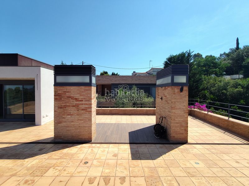 Foto 015ee4eb-a32d-4224-a0f8-4a483d887f68. Casa amb xemeneia calefacció aparcament piscina a Sant Cugat del Vallès