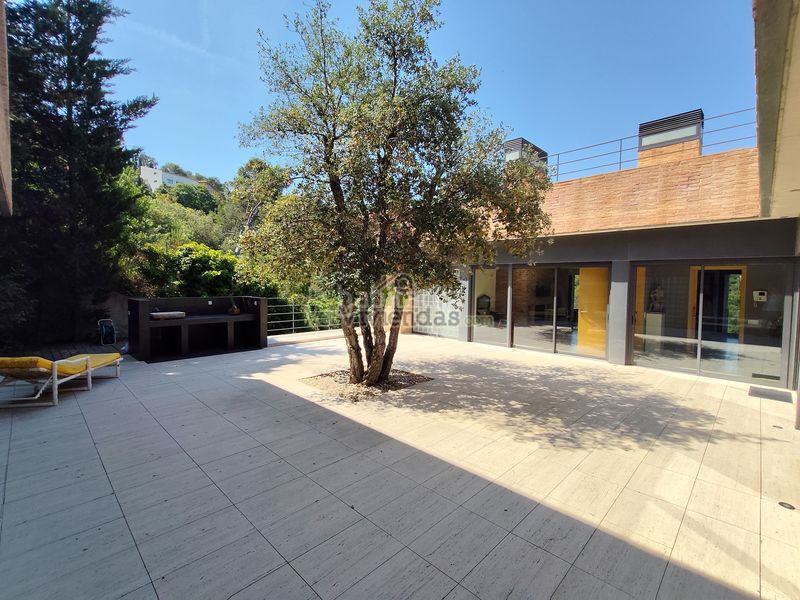Foto 08cc32cb-bd9b-44aa-91d4-28200ac6194b. Casa amb xemeneia calefacció aparcament piscina a Sant Cugat del Vallès