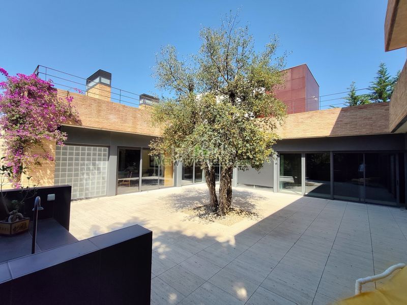 Foto 0c681eab-9648-4be3-98d0-23ca95706d74. Casa amb xemeneia calefacció aparcament piscina a Sant Cugat del Vallès