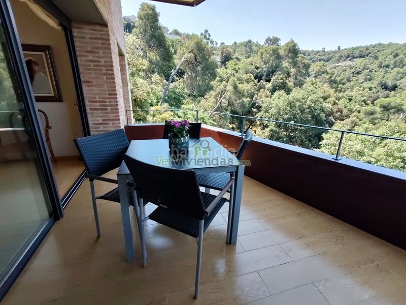 Foto 2fa8d666-f773-40f3-96f5-049cb3c12f5b. Casa amb xemeneia calefacció aparcament piscina a Sant Cugat del Vallès