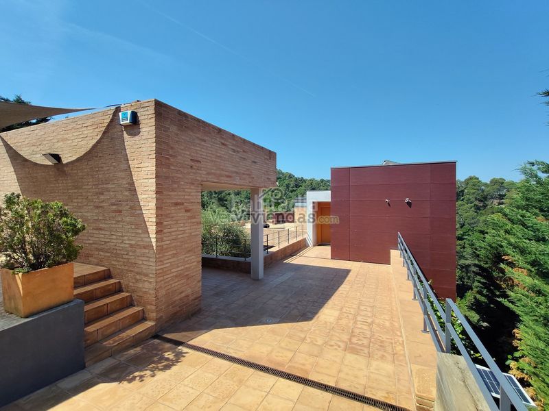 Foto 45e86774-0c80-4637-9459-022c27f6ee63. Casa amb xemeneia calefacció aparcament piscina a Sant Cugat del Vallès