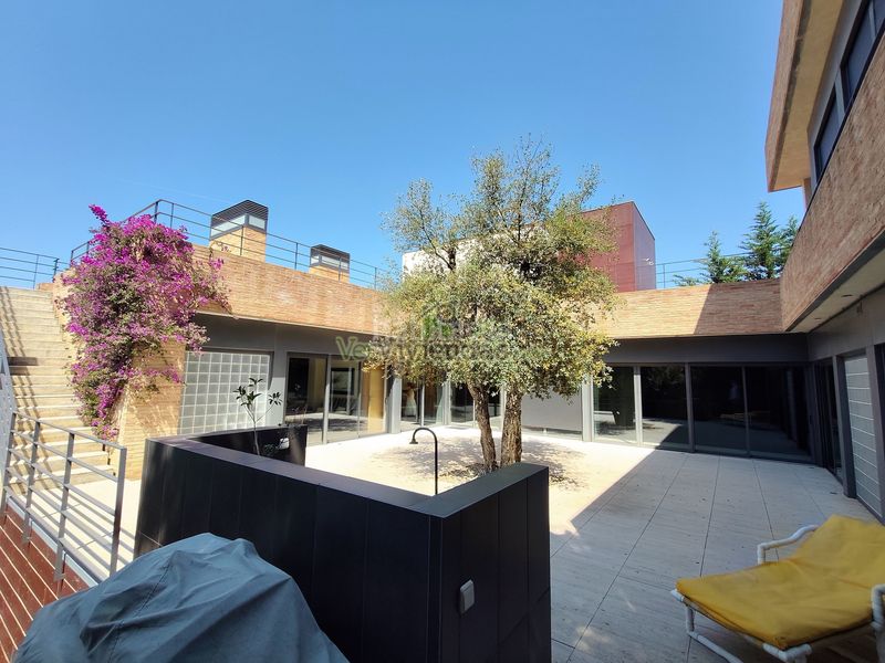 Foto 509be339-b781-4858-9518-48c501e08771. Casa amb xemeneia calefacció aparcament piscina a Sant Cugat del Vallès